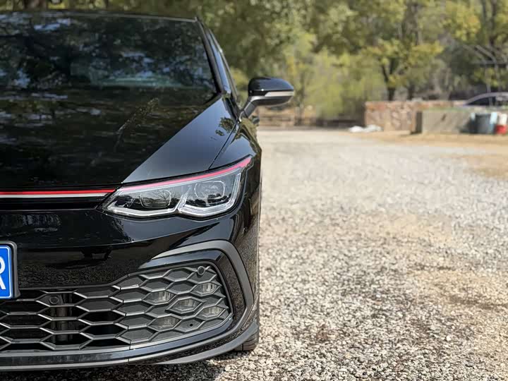 Photo 6 - Volkswagen Golf GTI