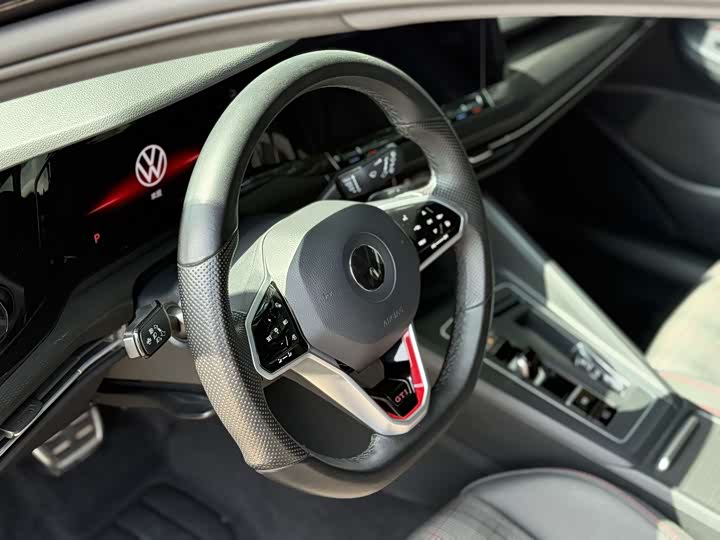 Photo 8 - Volkswagen Golf GTI