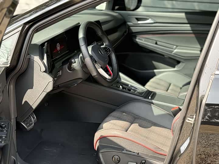 Photo 9 - Volkswagen Golf GTI