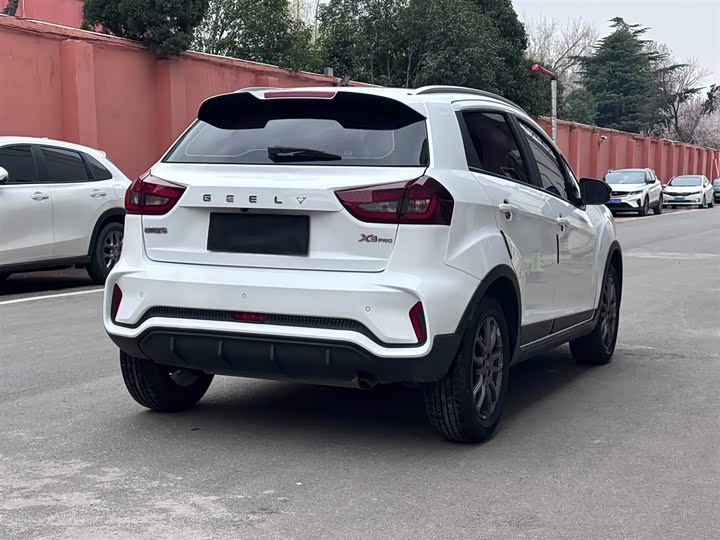 Фото 4 - Geely Vision X3