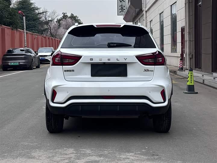 Фото 5 - Geely Vision X3