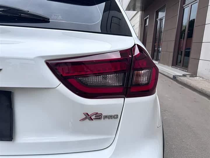 Фото 6 - Geely Vision X3