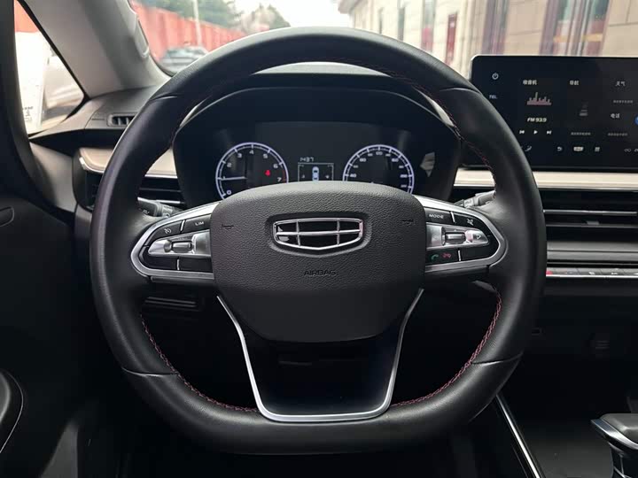 Фото 7 - Geely Vision X3