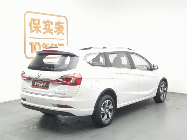 Photo 2 - Baojun 310W