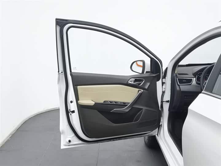 Photo 8 - Baojun 310W