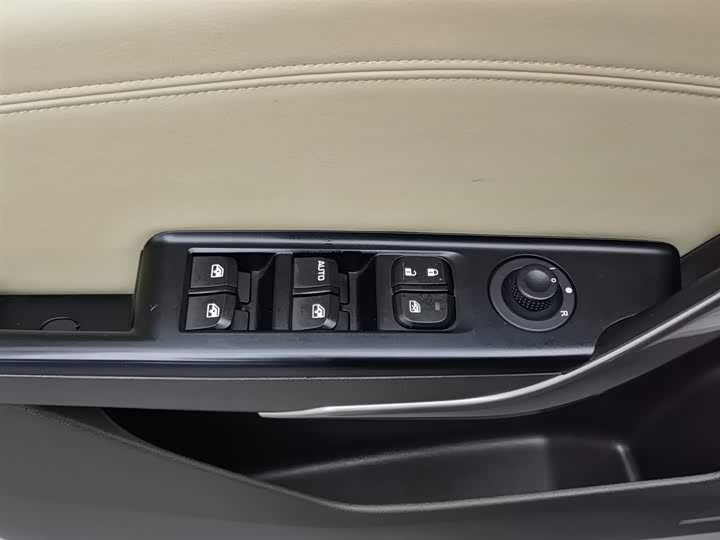 Photo 9 - Baojun 310W