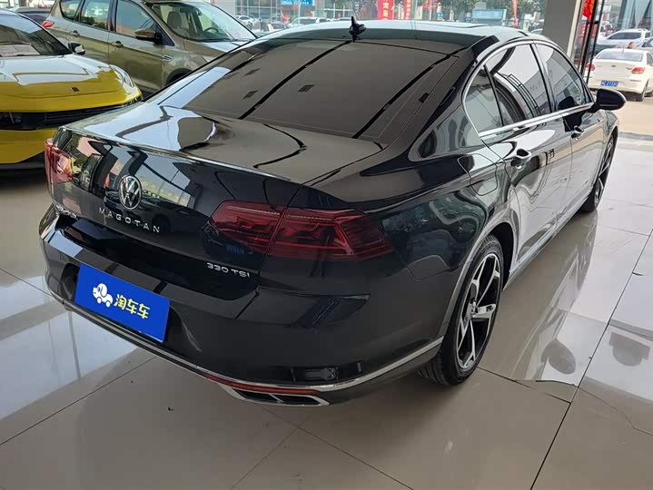 Photo 3 - Volkswagen Magotan