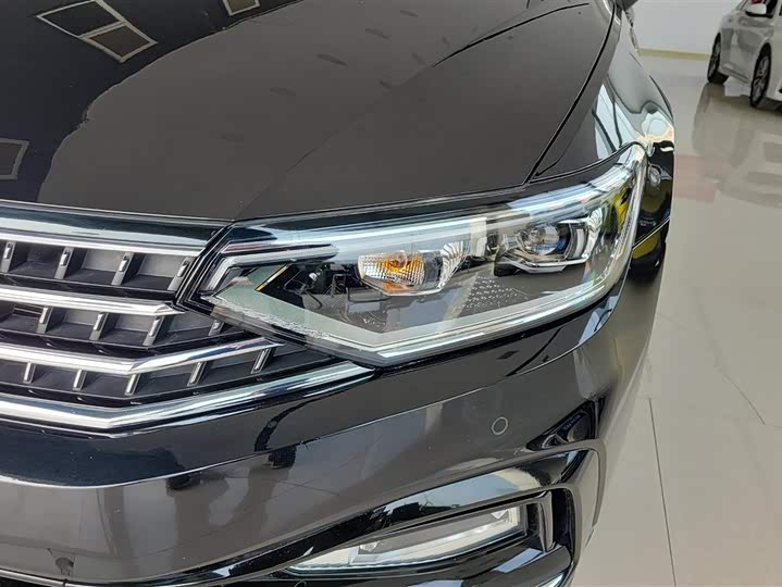 Photo 5 - Volkswagen Magotan