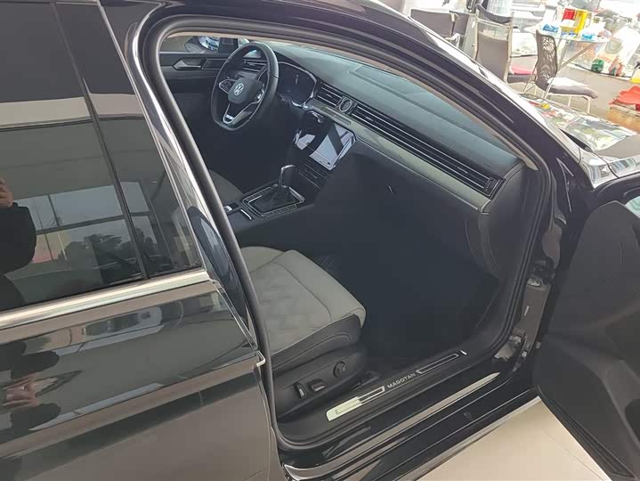 Photo 8 - Volkswagen Magotan