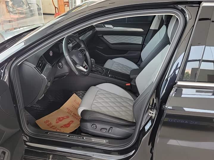 Photo 9 - Volkswagen Magotan