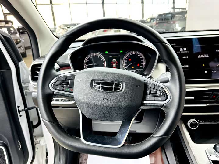 Фото 7 - Geely Coolray