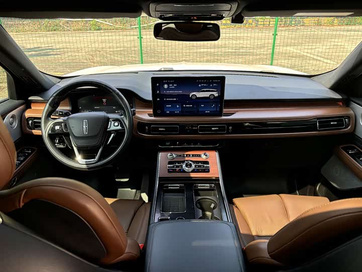 Фото 4 - Lincoln Aviator