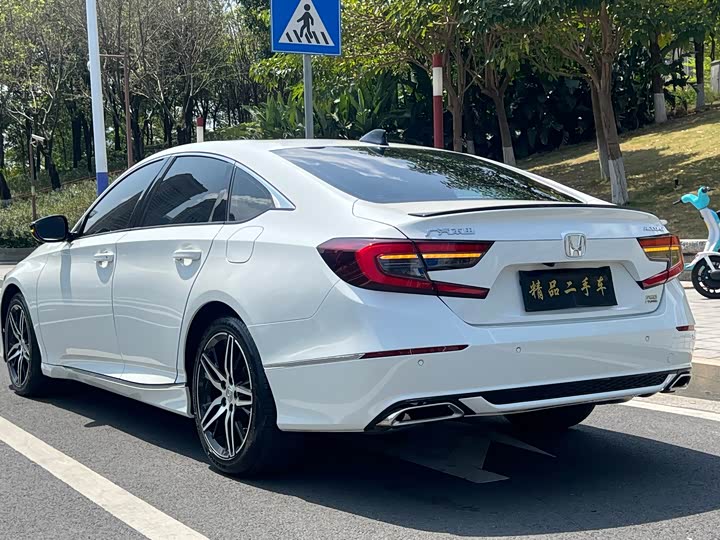 Photo 6 - Honda Accord