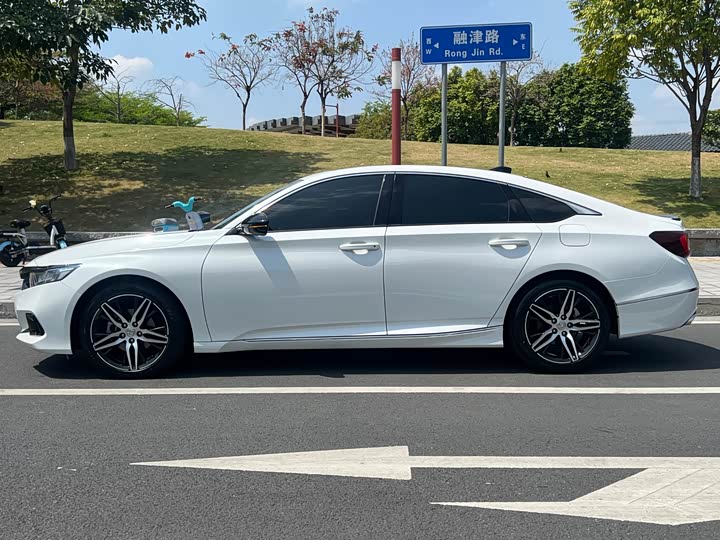 Photo 7 - Honda Accord