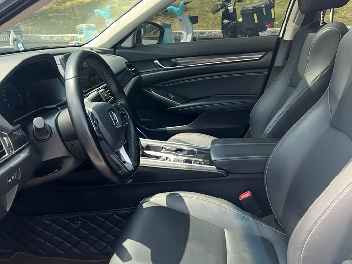Photo 8 - Honda Accord