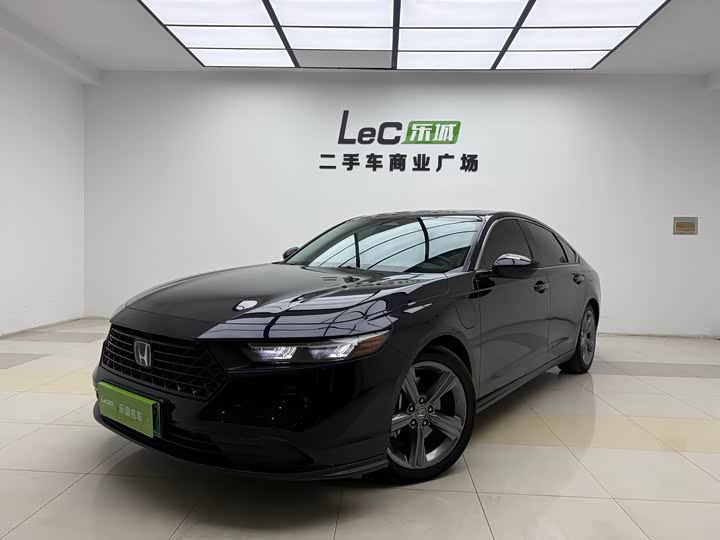 Фото 1 - Honda Accord Hybrid