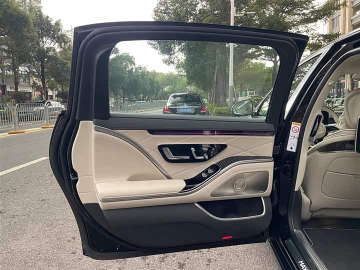 Фото 13 - Mercedes-Benz Maybach S-Class