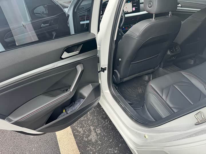 Фото 8 - Volkswagen Lavida