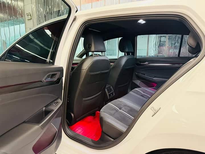 Фото 3 - Volkswagen Golf