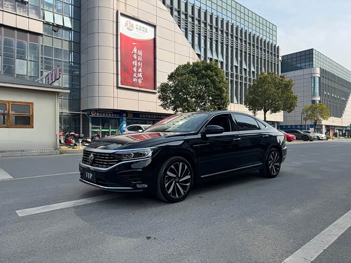 Фото 1 - Volkswagen Passat