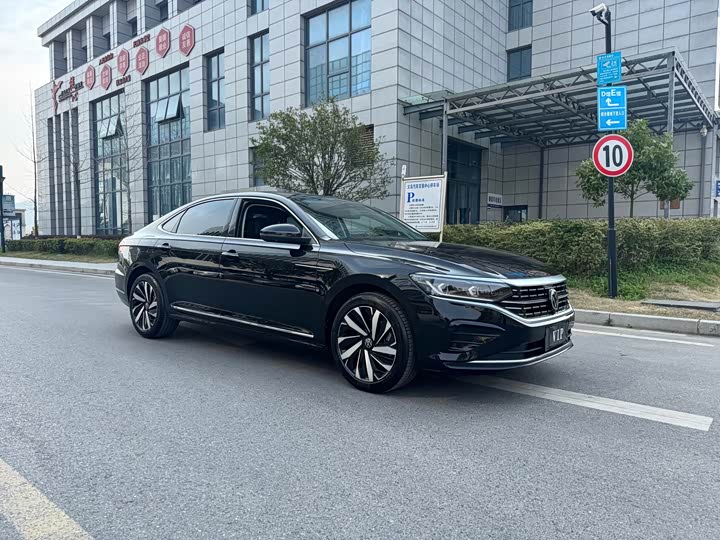 Фото 4 - Volkswagen Passat