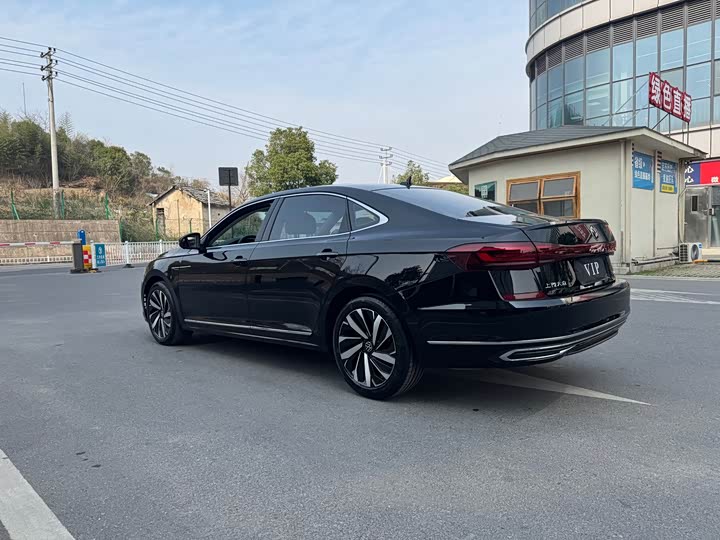 Фото 7 - Volkswagen Passat