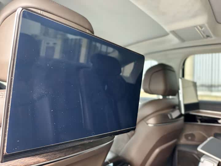 Фото 9 - Audi A8