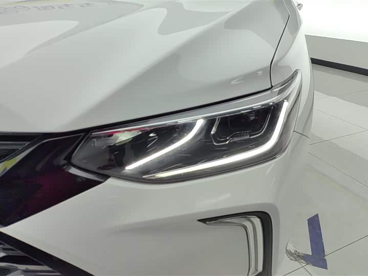 Фото 5 - Chevrolet Tracker