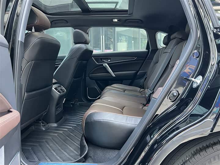 Photo 8 - Honda UR-V