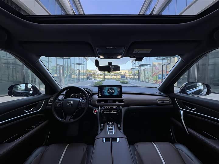 Photo 9 - Honda UR-V