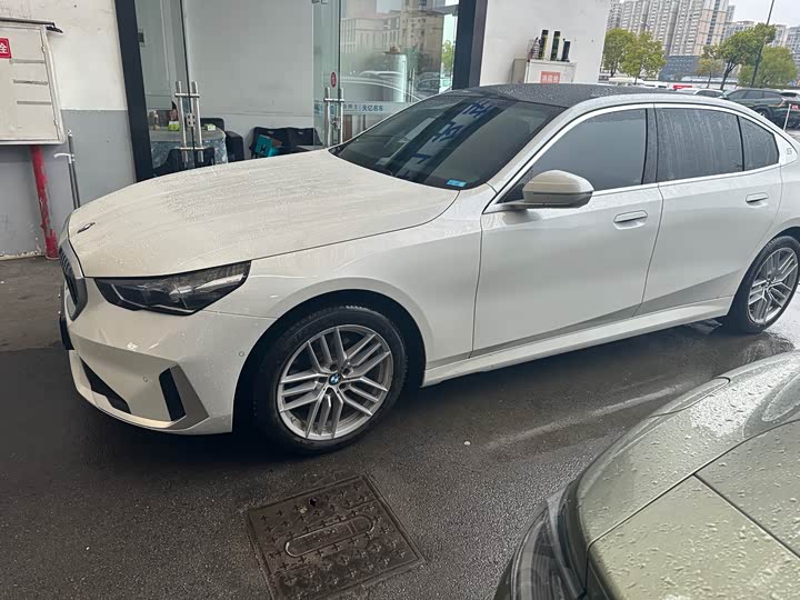 Фото 2 - BMW 5 Series