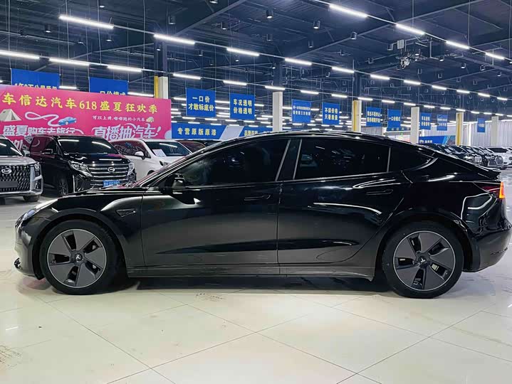 Фото 2 - Tesla Model 3