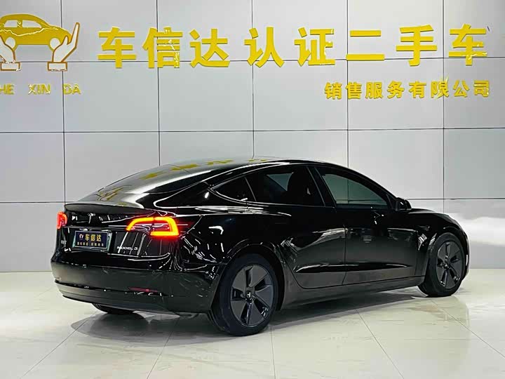 Фото 4 - Tesla Model 3