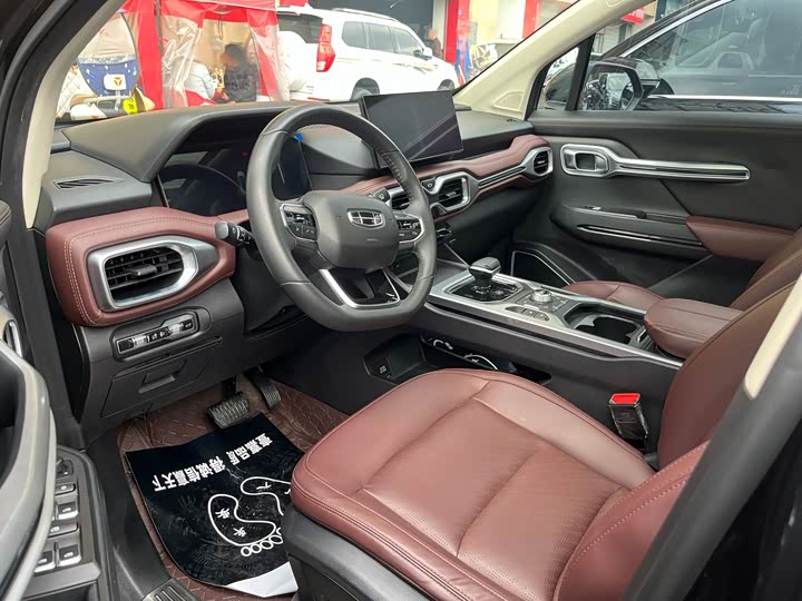 Фото 4 - Geely Okavango