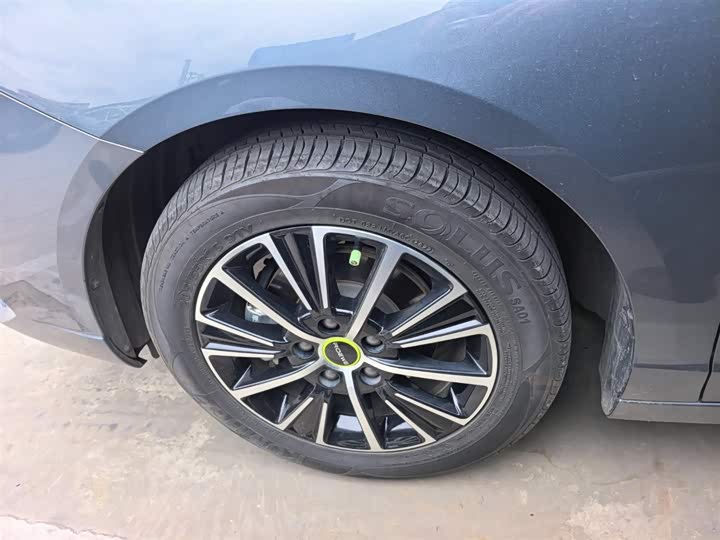 Фото 7 - Roewe i5