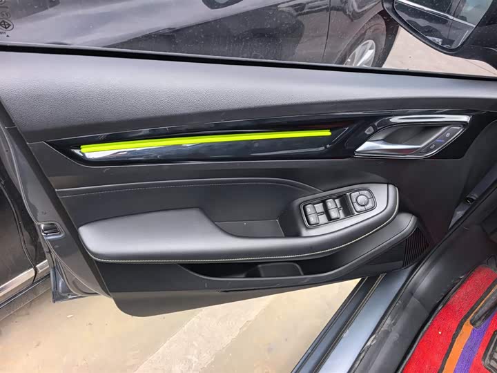 Фото 8 - Roewe i5