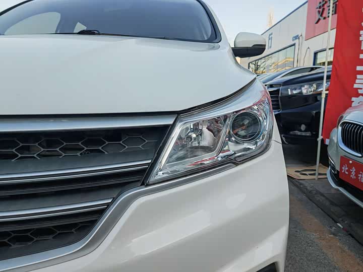 Фото 3 - Baojun 730