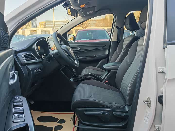 Фото 4 - Baojun 730