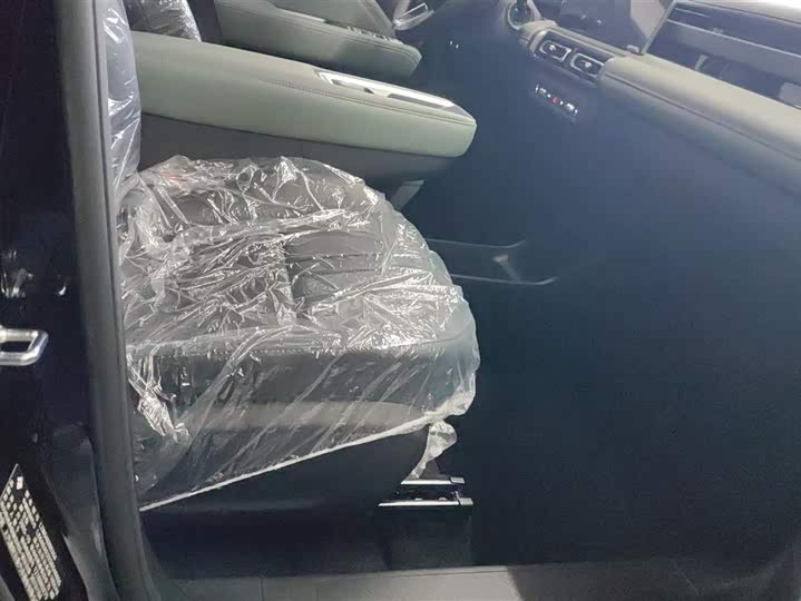 Photo 8 - Baojun Yep Plus