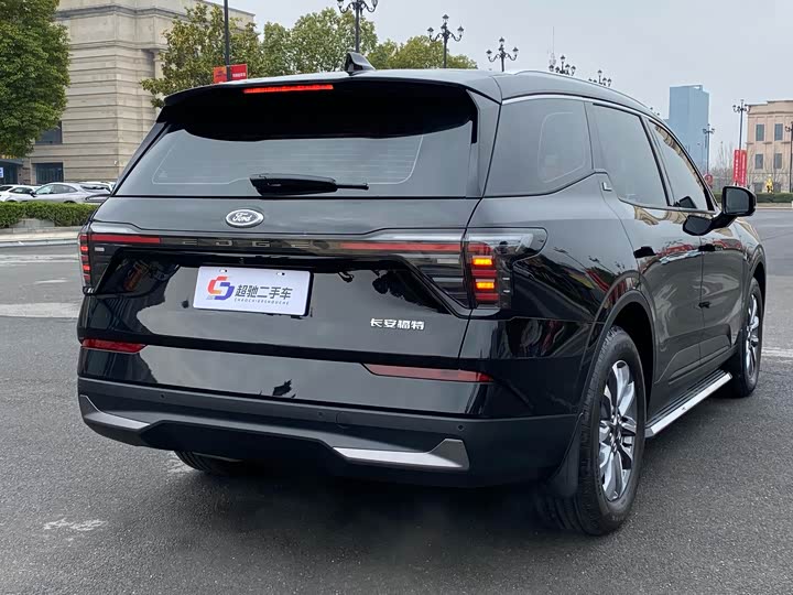 Фото 2 - Ford Edge