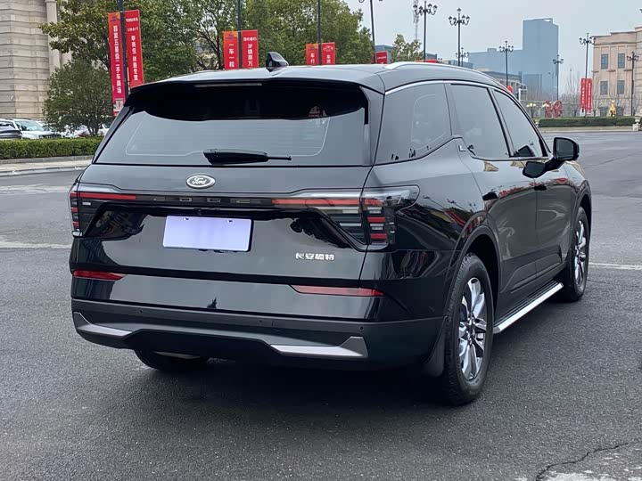 Фото 9 - Ford Edge