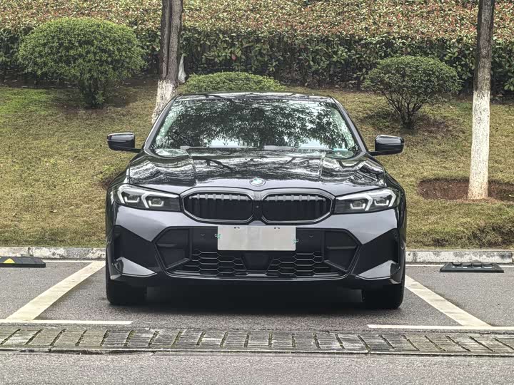 Photo 2 - BMW 3 Series