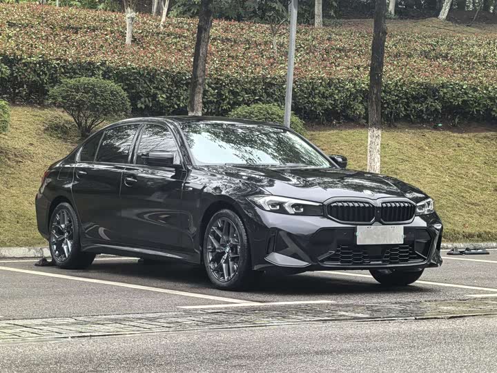 Photo 3 - BMW 3 Series