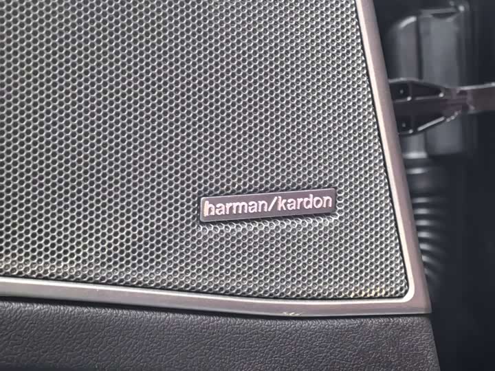 Photo 9 - BMW 3 Series