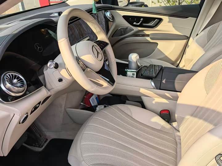 Photo 7 - Mercedes-Benz EQS SUV