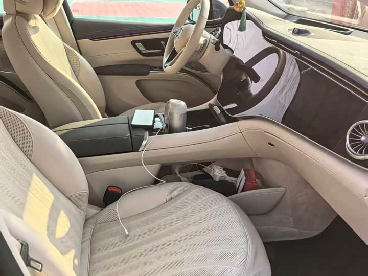 Photo 9 - Mercedes-Benz EQS SUV