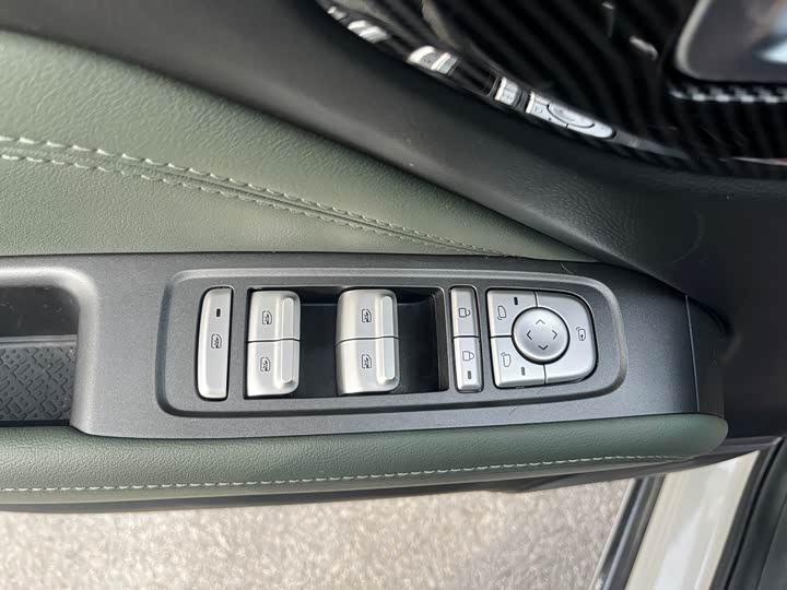 Фото 9 - Baojun Yep Plus