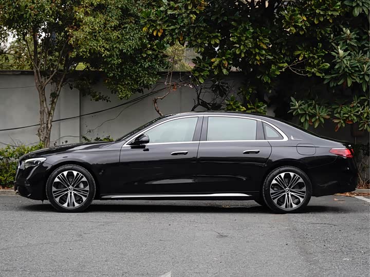 Photo 3 - Mercedes-Benz E-Class Hybrid