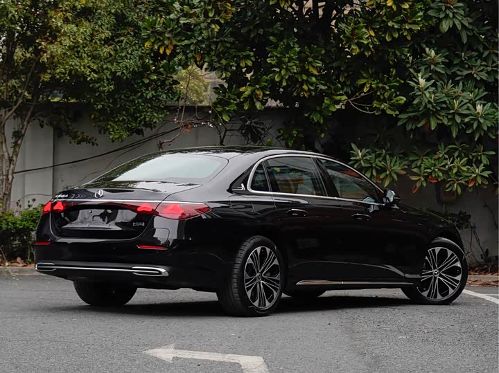 Photo 4 - Mercedes-Benz E-Class Hybrid