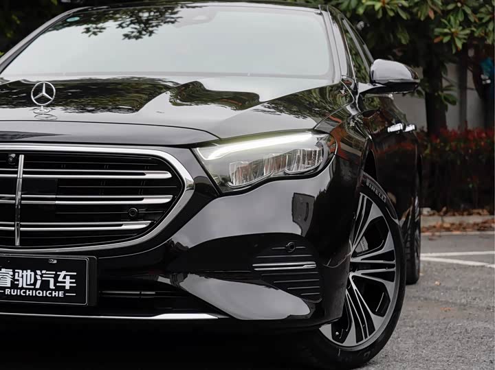 Photo 8 - Mercedes-Benz E-Class Hybrid